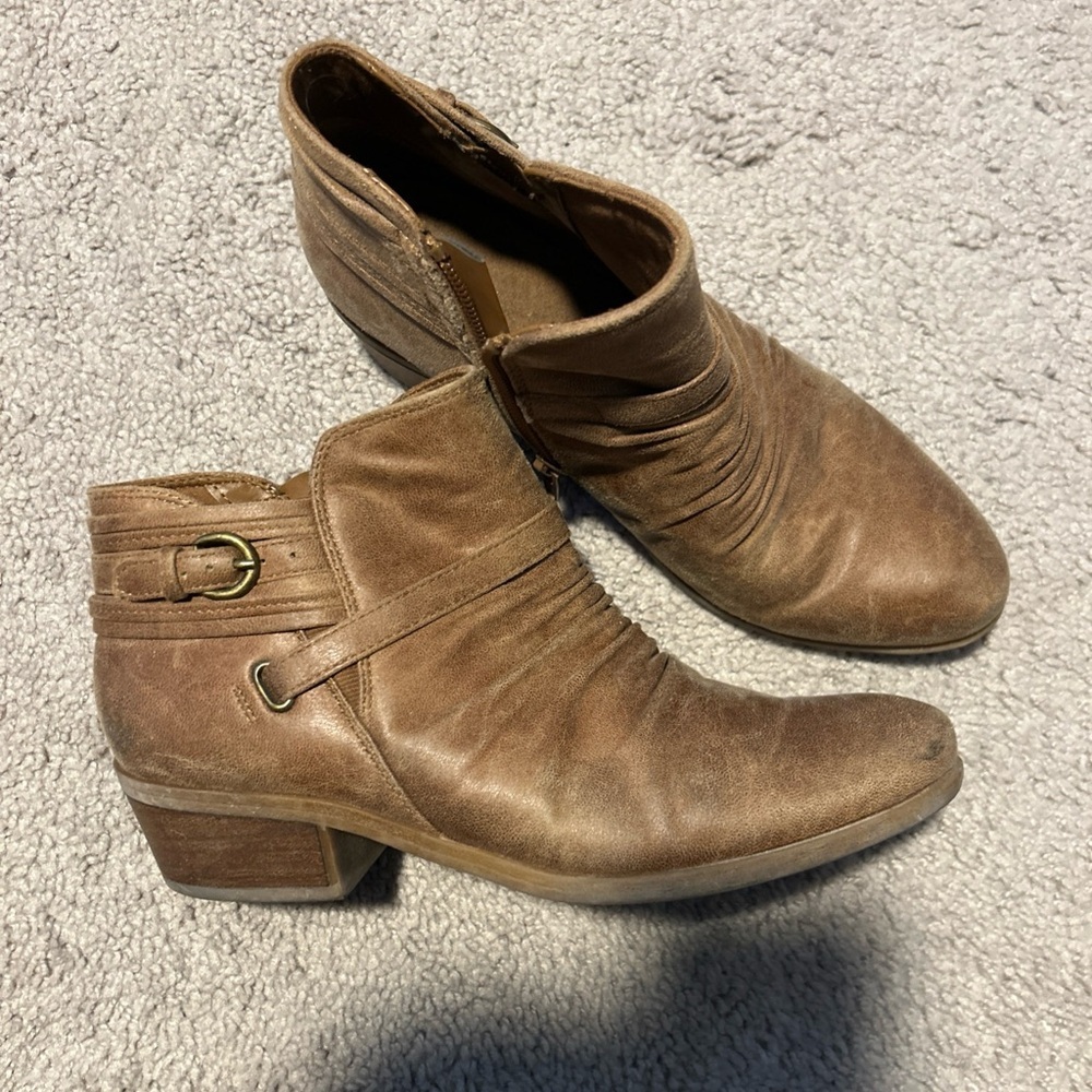 Baretraps Women’s Ginella Boots 8.5 Brown
